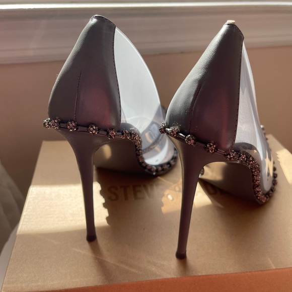 Steven Madden Dark Grey Vinyl Pump - Picture 4 of 4